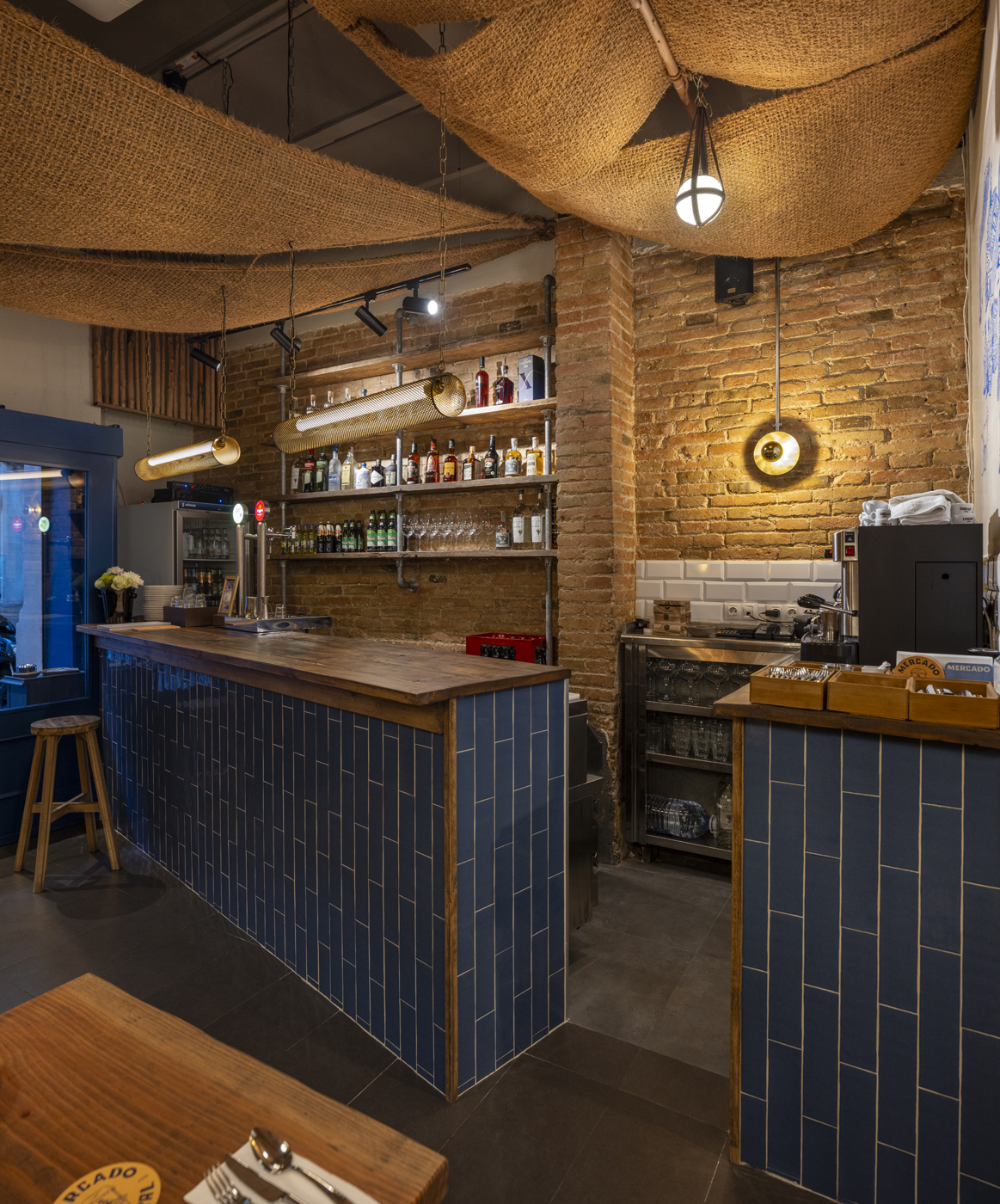 TABERNA CEVICHERA - MERCADO CENTRAL_Interiorismo restaurantes