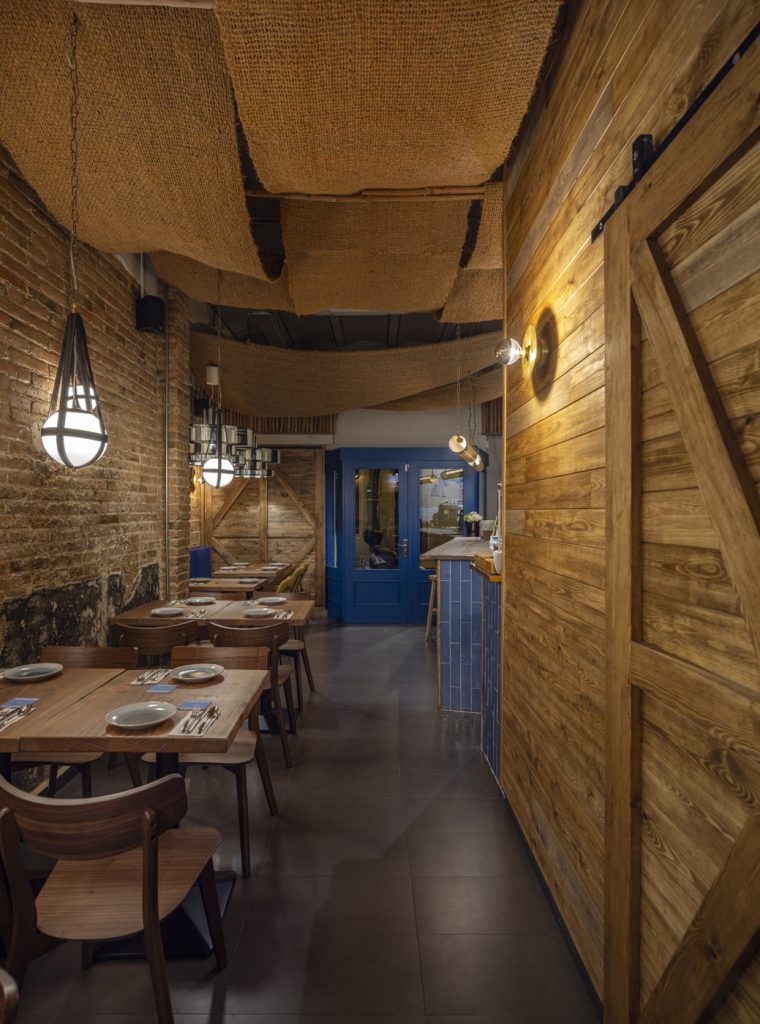 TABERNA CEVICHERA - MERCADO CENTRAL_Interiorismo restaurantes
