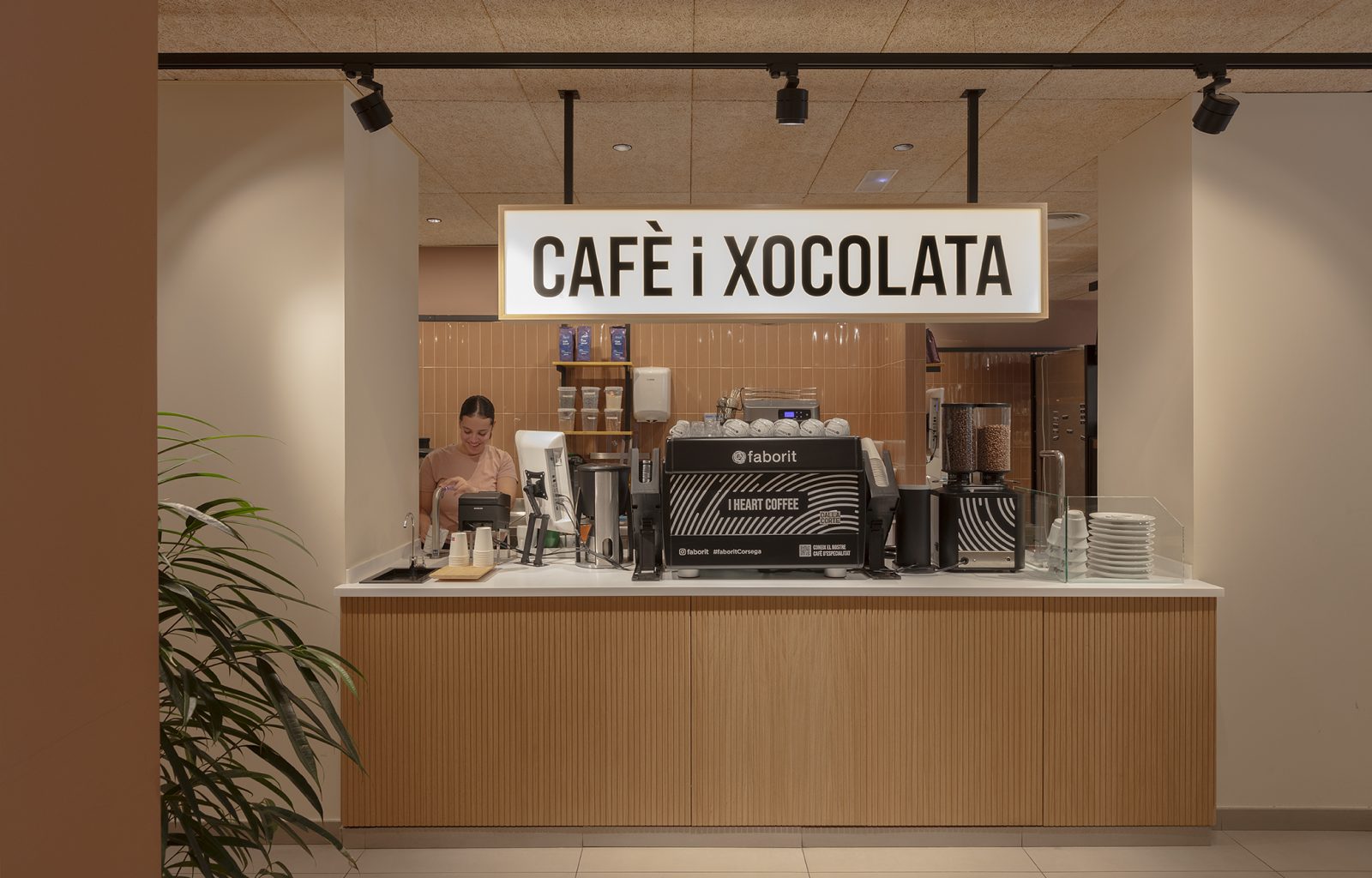 FABORIT CÒRSEGA CAFETERÍA_INDASTUDIO