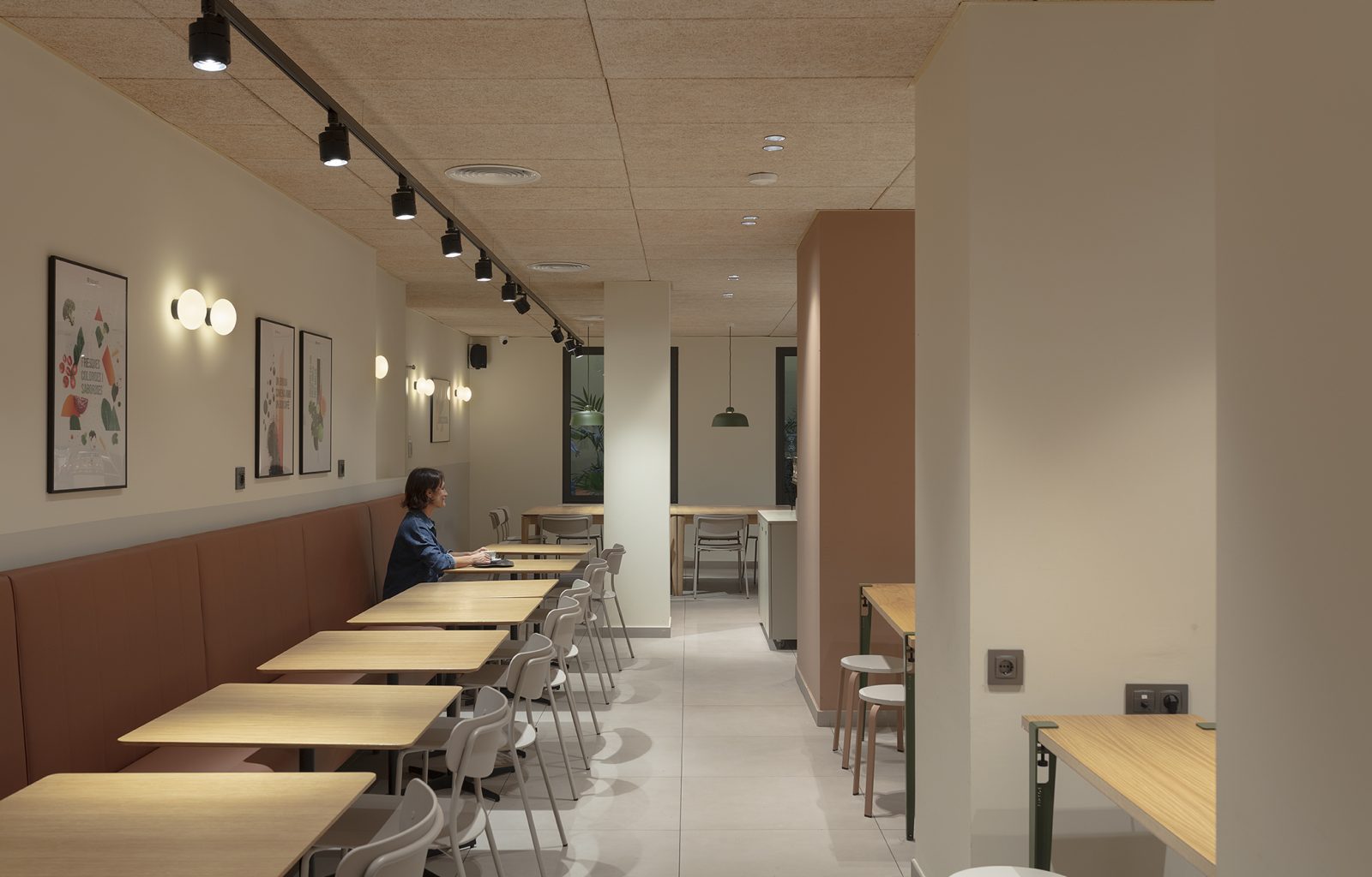 FABORIT CÒRSEGA CAFETERÍA_INDASTUDIO