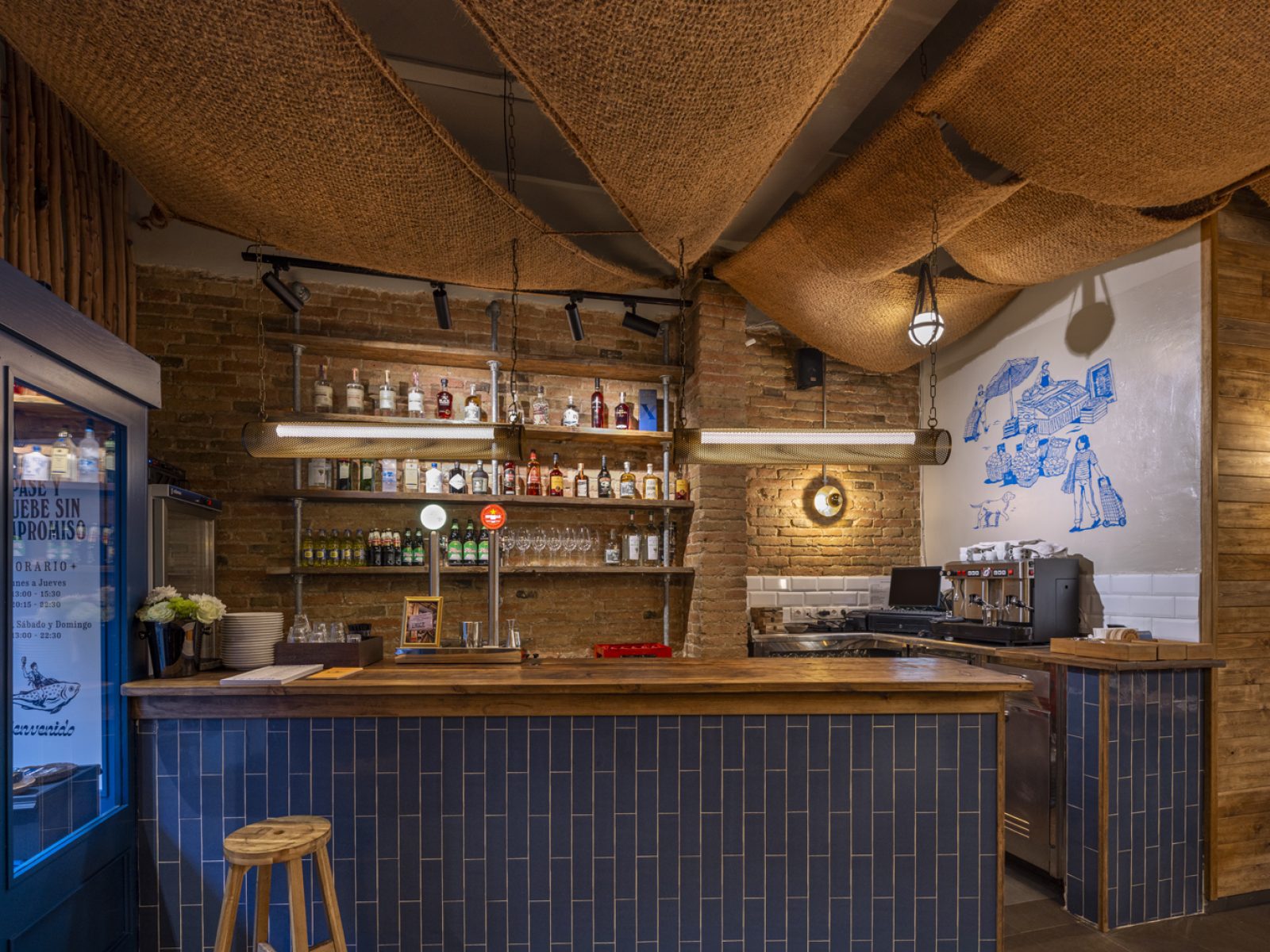 TABERNA CEVICHERA - MERCADO CENTRAL_Interiorismo restaurantes