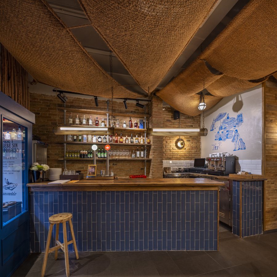 TABERNA CEVICHERA - MERCADO CENTRAL_Interiorismo restaurantes