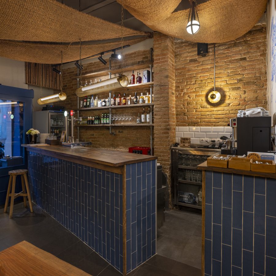 TABERNA CEVICHERA - MERCADO CENTRAL_Interiorismo restaurantes