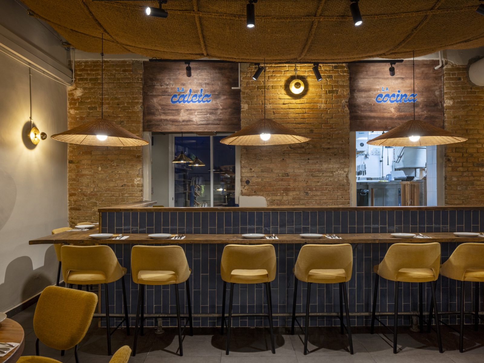 TABERNA CEVICHERA - MERCADO CENTRAL_Interiorismo restaurantes
