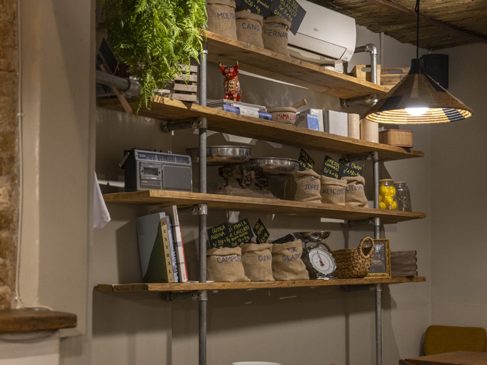 TABERNA CEVICHERA - MERCADO CENTRAL_Interiorismo restaurantes