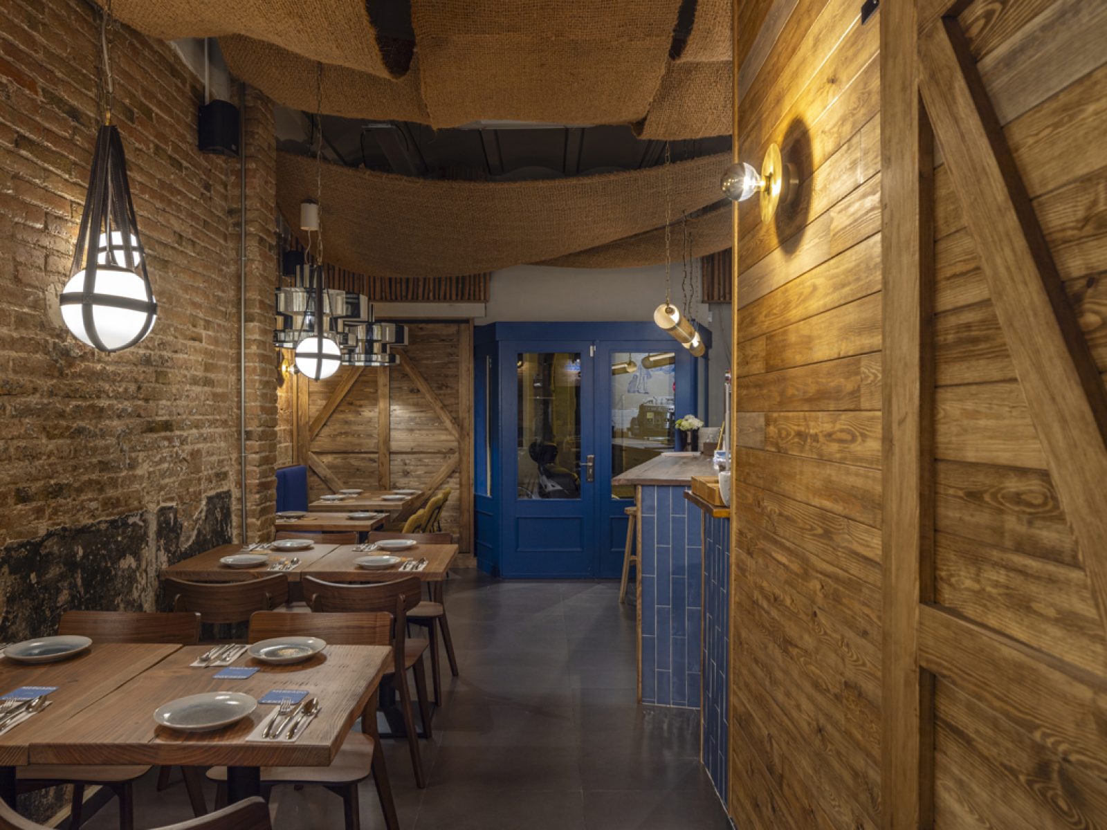 TABERNA CEVICHERA - MERCADO CENTRAL_Interiorismo restaurantes